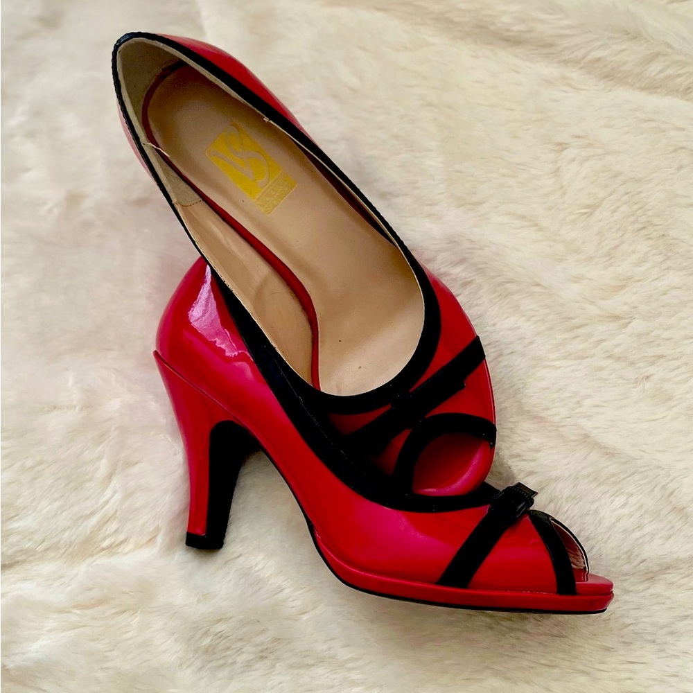 Red size 6 heels